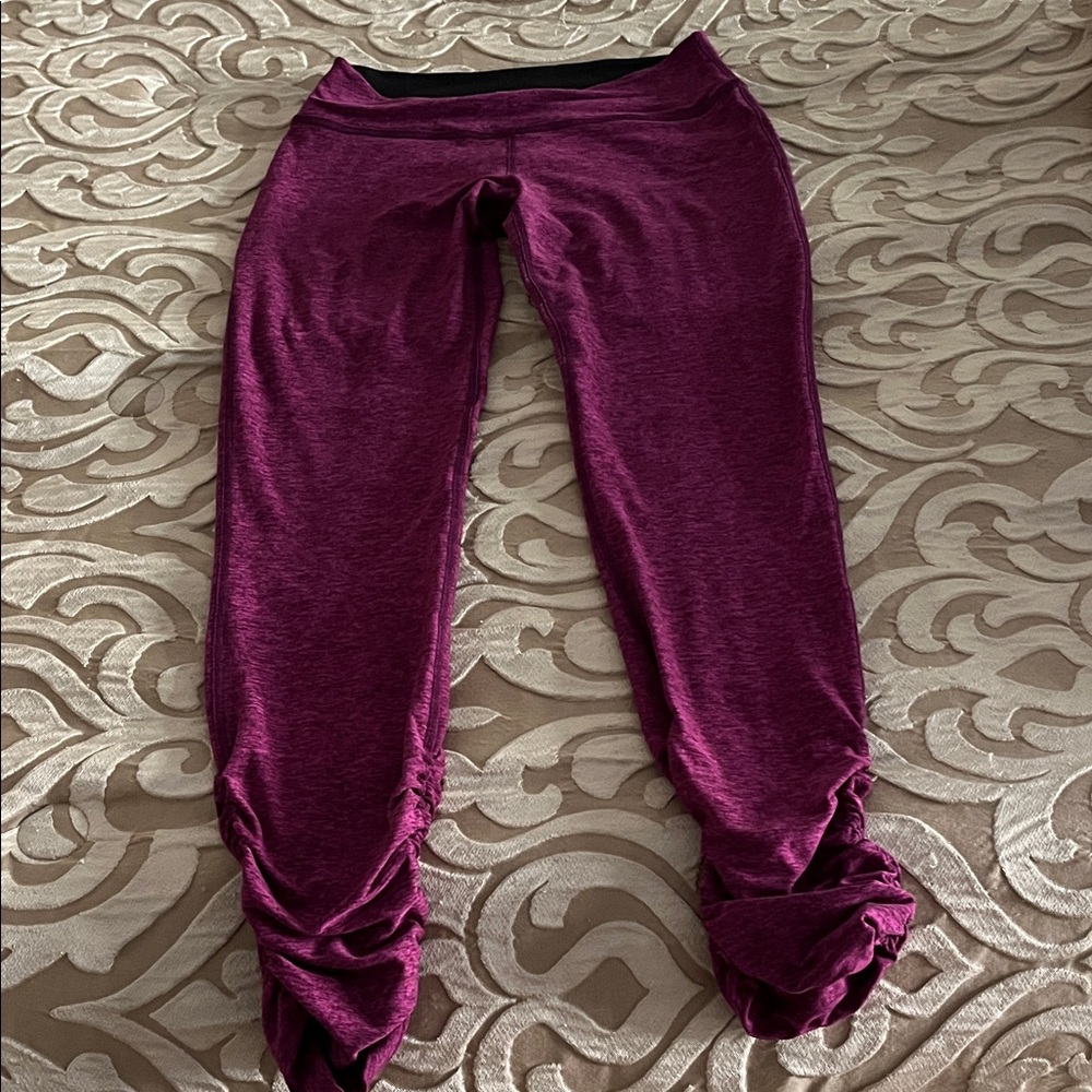 Beyond Yoga Women’s Magenta Leggings